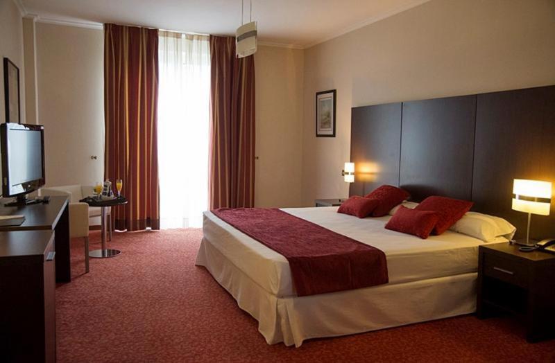 O Val Do Naseiro Hotel Viveiro Ruang foto