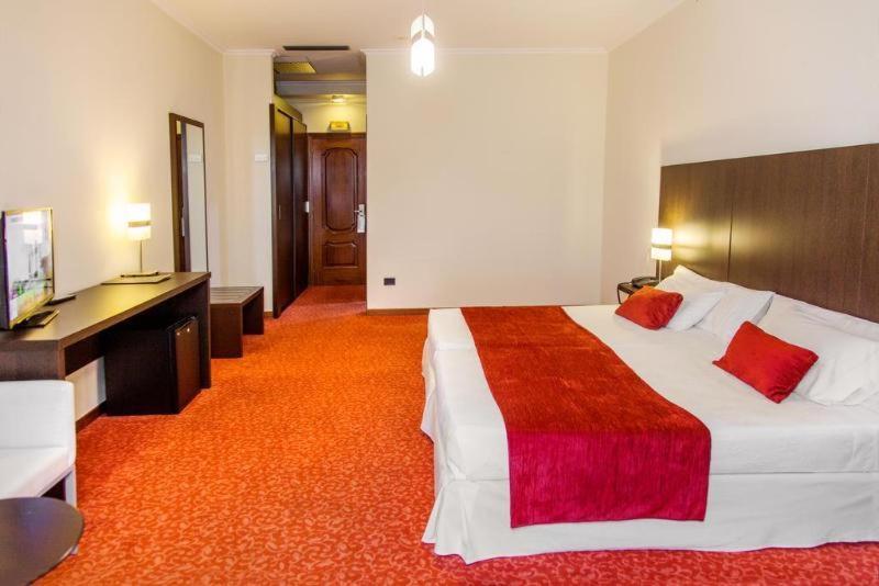 O Val Do Naseiro Hotel Viveiro Ruang foto