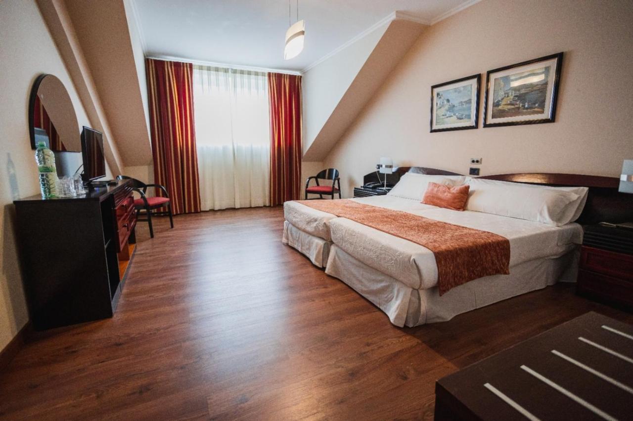 O Val Do Naseiro Hotel Viveiro Bagian luar foto
