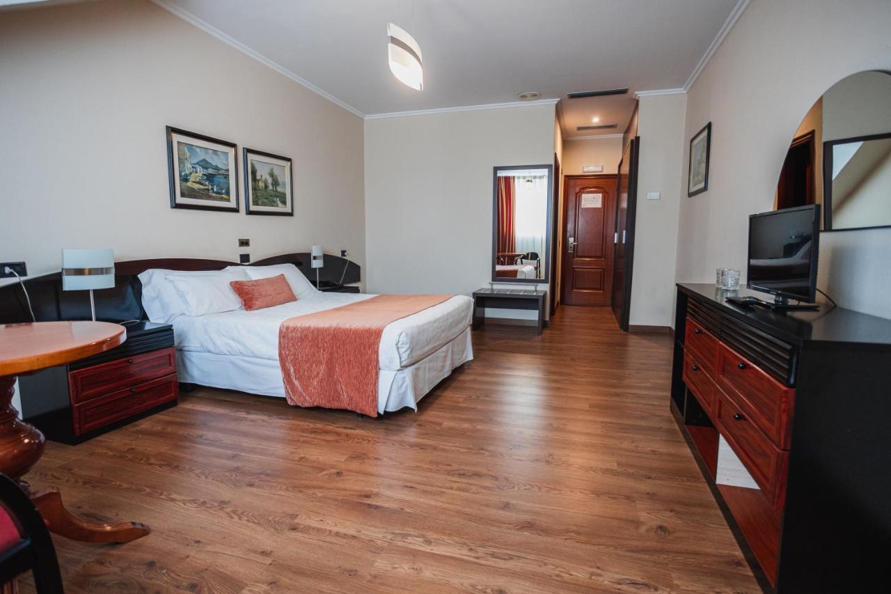 O Val Do Naseiro Hotel Viveiro Bagian luar foto